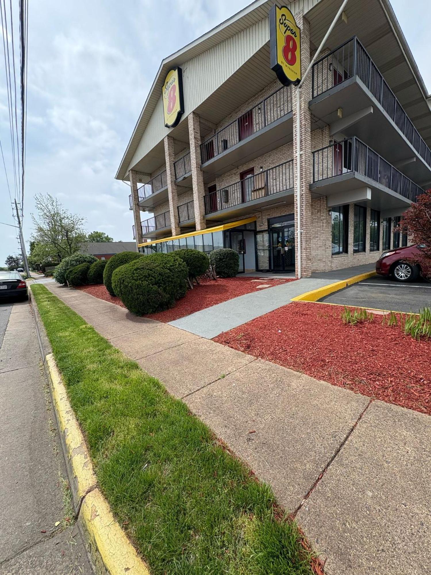 Hotel Super 8 By Wyndham Manassas Esterno foto