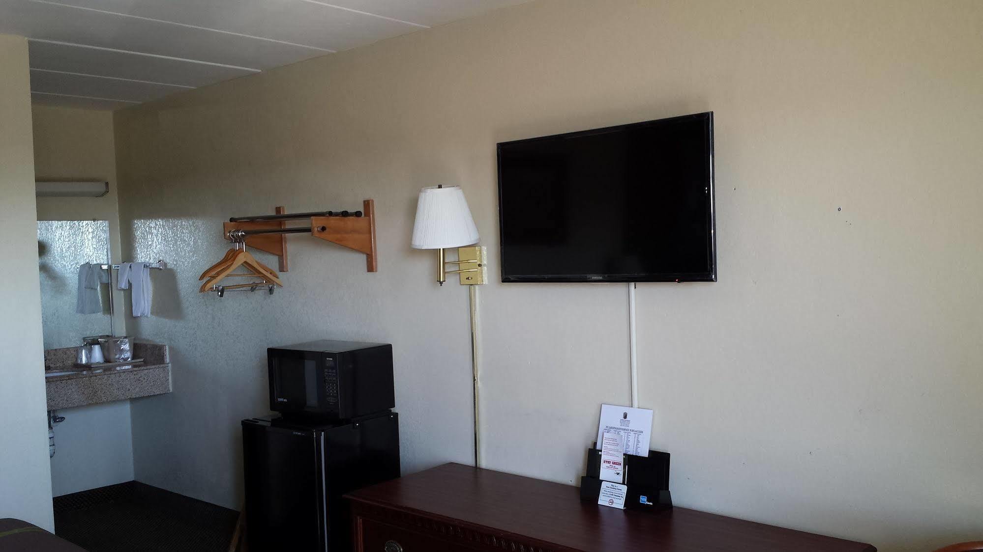 Hotel Super 8 By Wyndham Manassas Esterno foto