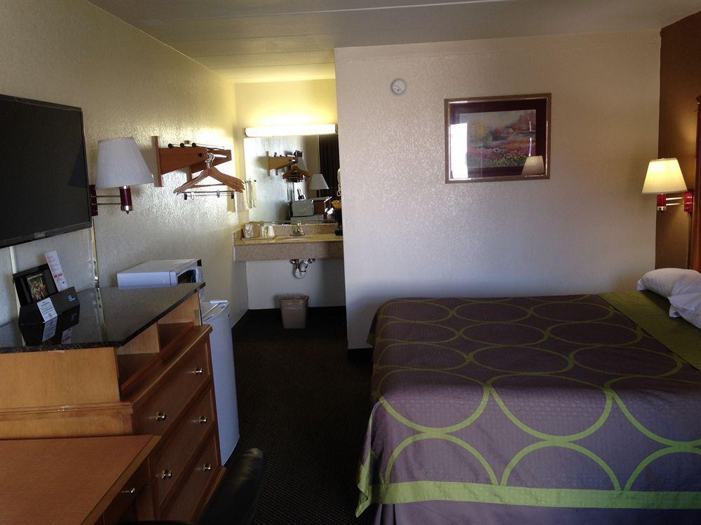 Hotel Super 8 By Wyndham Manassas Esterno foto
